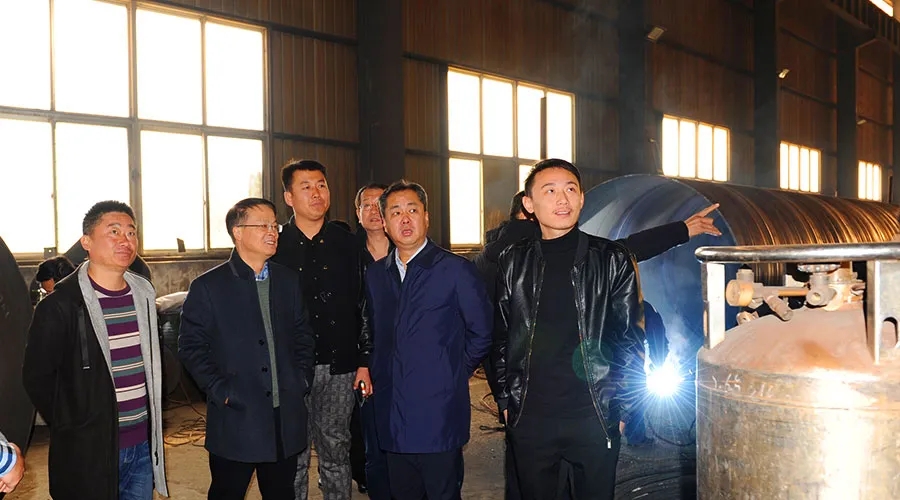 昆都侖區(qū)區(qū)委副書記、區(qū)長廉冬一行與誠鋼管道主要負(fù)責(zé)人趕赴河北調(diào)研考察